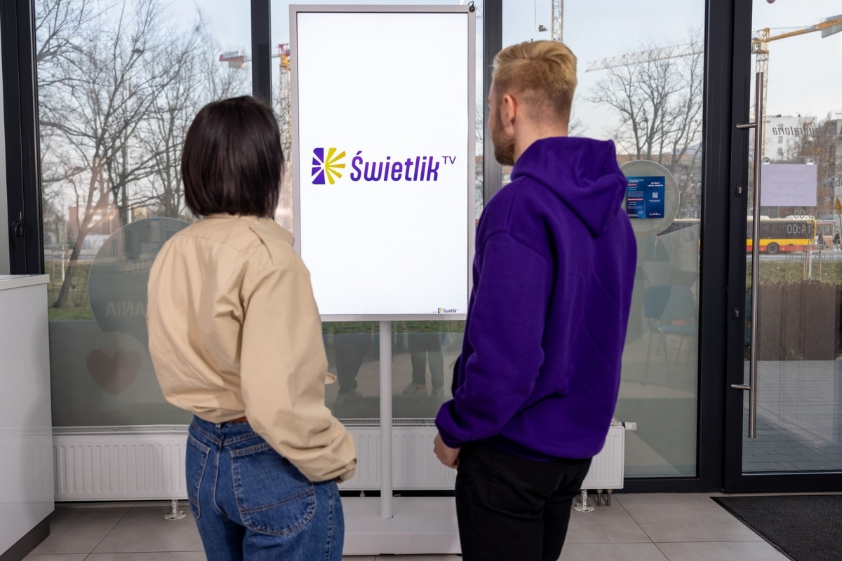 Świetlik.tv – czym jest digital signage i jakie przynosi korzyści?