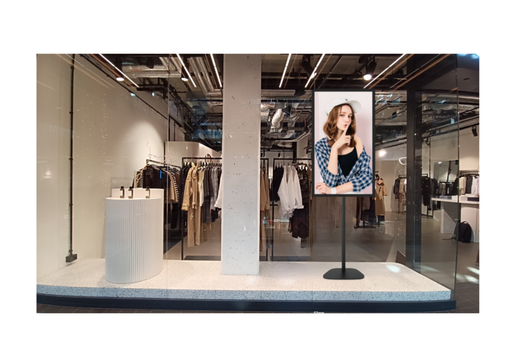 Monitory witrynowe - opcja montażu elegancki statyw