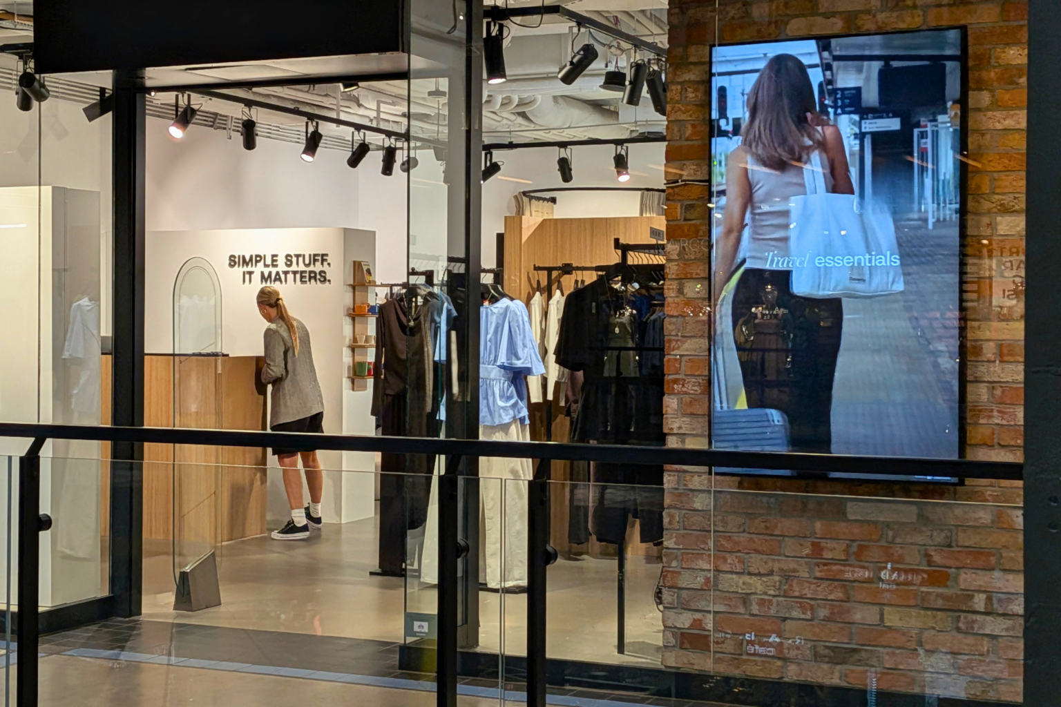 Czym jest digital signage i jak działa? Przewodnik po nowoczesnej komunikacji offline