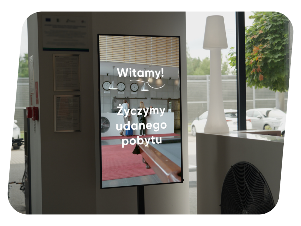 Ekran digital signage w recepcji
